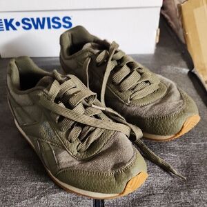 Reebok Shoes Size 4 Kids Olive Green And Tan